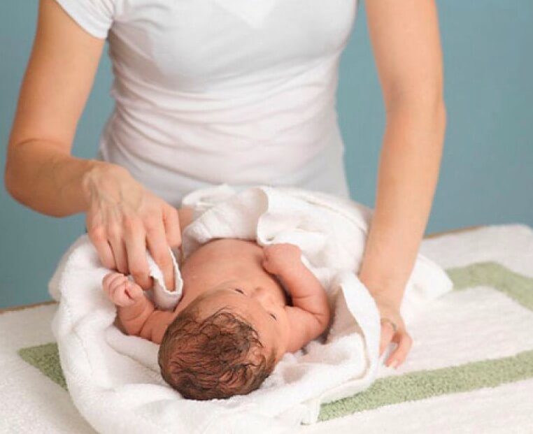 Những cách chăm sóc khi bé bị sốt an toàn hiệu quả tại nhà hình 5