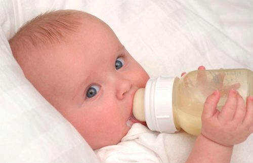 Bí quyết giúp mẹ chọn sữa non cho trẻ sơ sinh hình 2