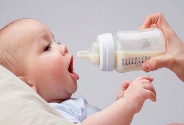 Bí quyết giúp mẹ chọn sữa non cho trẻ sơ sinh hình 3
