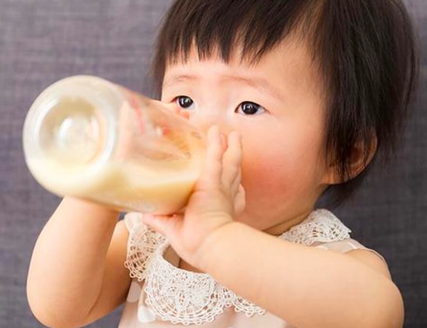 Nên hay không nên bổ sung sữa non cho trẻ sơ sinh? hình 1